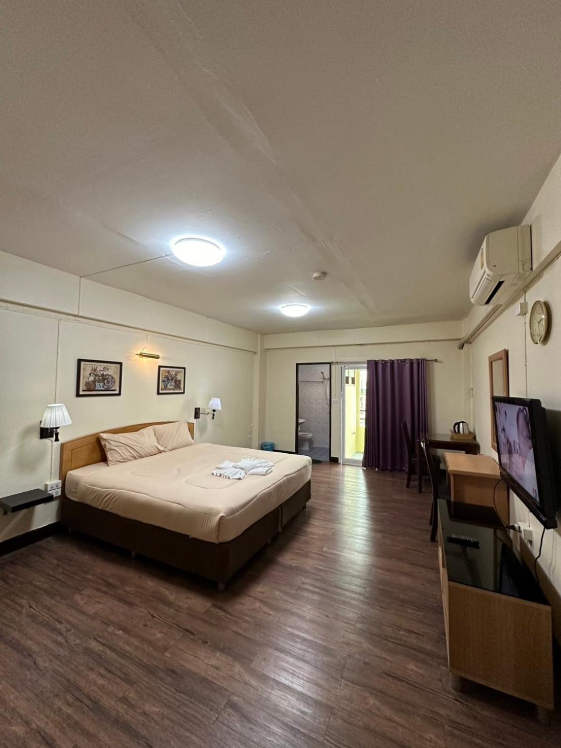 Khách sạn Grand Mandarin Latphrao 130