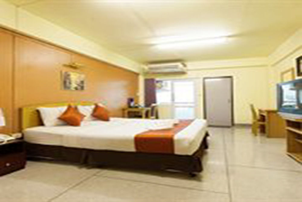 Khách sạn Grand Mandarin Latphrao 130 Bangkok