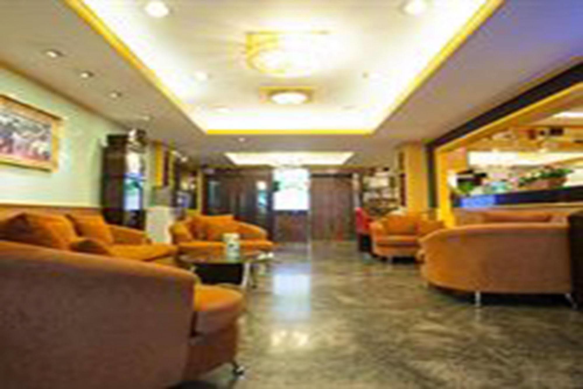 Grand Mandarin Latphrao 130 Khách sạn 2*
